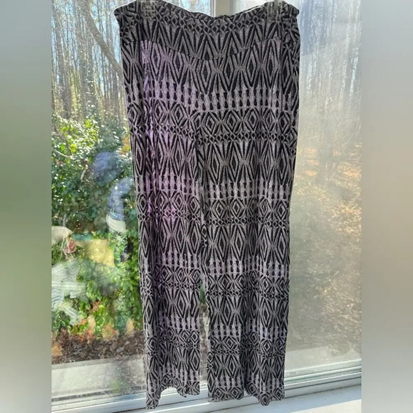 Cato Woman 14/16w black, gray and white diamond design stretchy pants wide leg - Picture 5 of 8